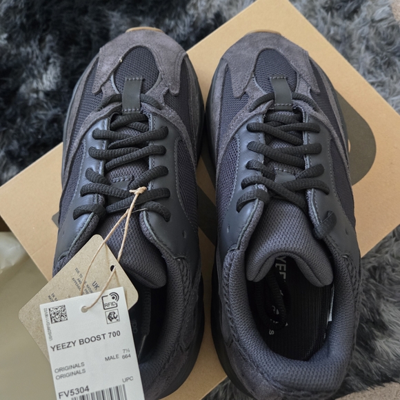 Yeezy Black 700 2019 Utility Black - Picture 2 of 3